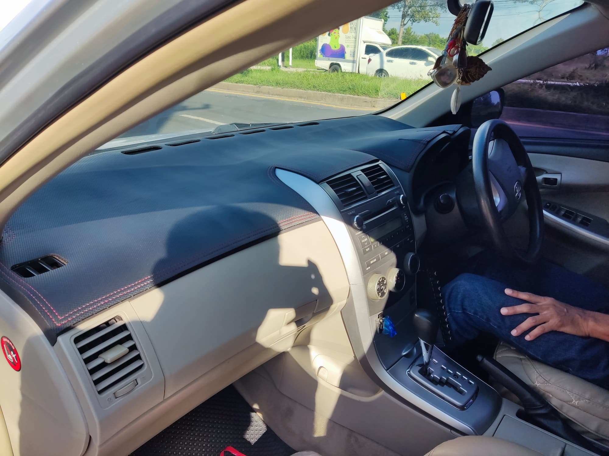 Dashboard cover following the dash shape